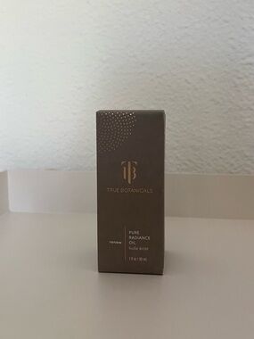 True Botanicals Pure Radiance Oil - NEW in box